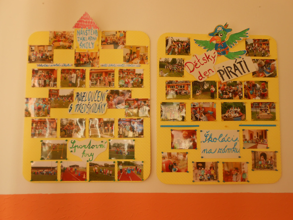 Barevná samolepící nástěnka 